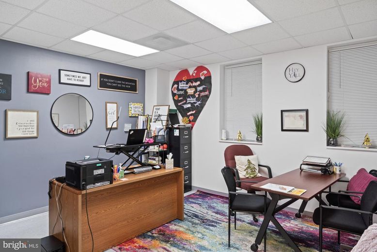 Home Office, Interior