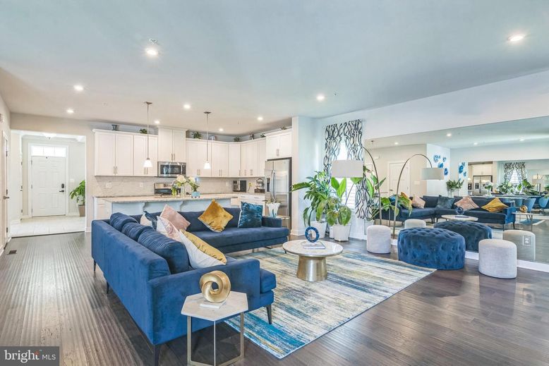 Interior, Kitchen, Living room, Pendant Lights, Recessed Lighting, Stainless Steel Appliances, Wood Texture Flooring