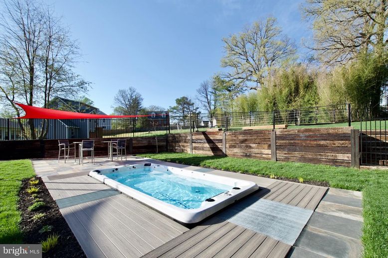 Exterior, Hot Tub