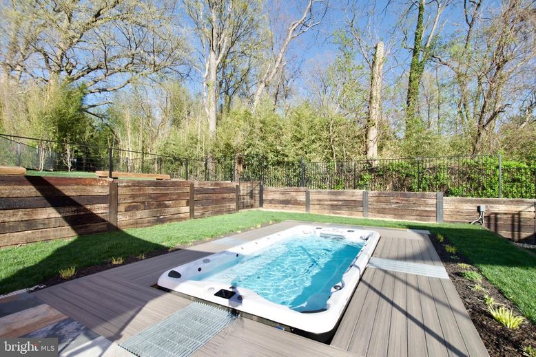 Exterior, Hot Tub