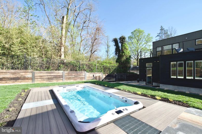 Exterior, Hot Tub