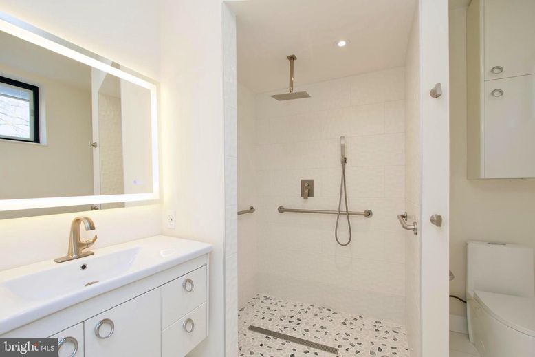 Bathroom, Interior, Recessed Lighting