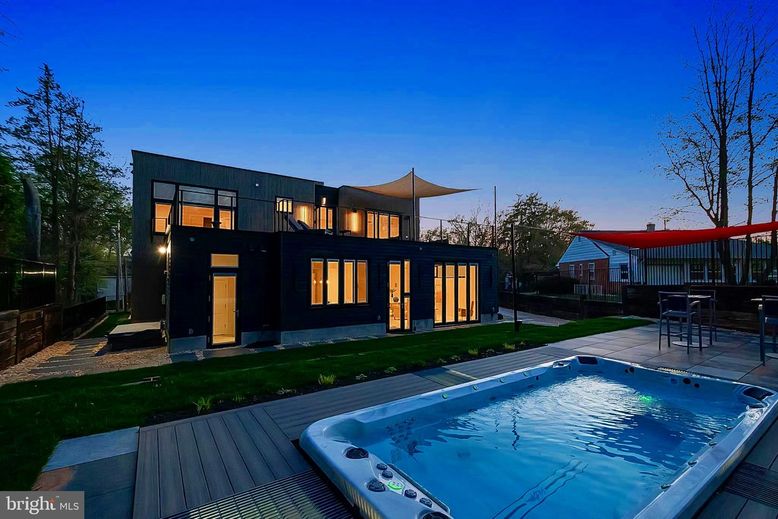 Exterior, Hot Tub