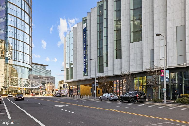 Exterior, Facade, Highrise