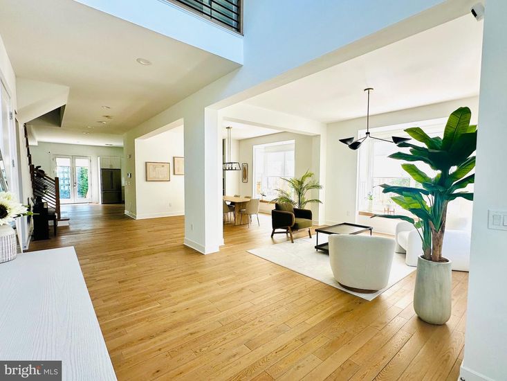 Dining room, Interior, Living room, Pendant Lights, Recessed Lighting, Wood Texture Flooring
