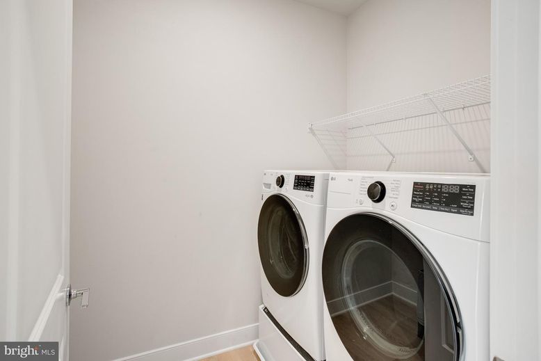 Interior, Washer, Wood Texture Flooring