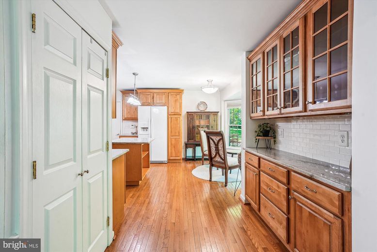 Interior, Kitchen, Pendant Lights, Wood Texture Flooring