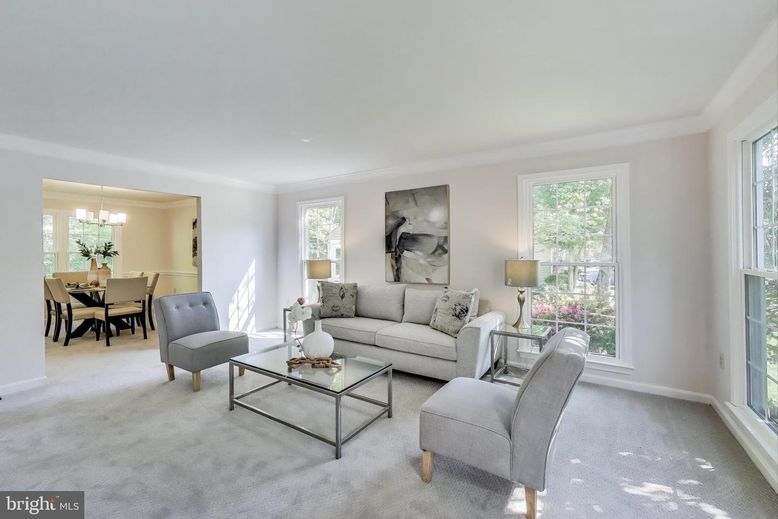 Chandelier, Dining room, Interior, Living room