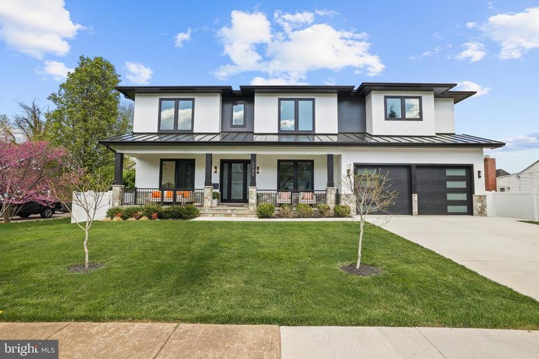 Attached, Exterior, Facade, Modern