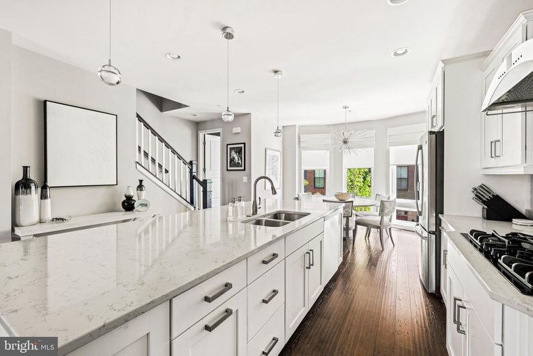 Dining room, Interior, Kitchen, Pendant Lights, Recessed Lighting, Wood Texture Flooring