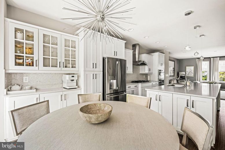Dining room, Interior, Kitchen, Pendant Lights, Recessed Lighting, Stainless Steel Appliances