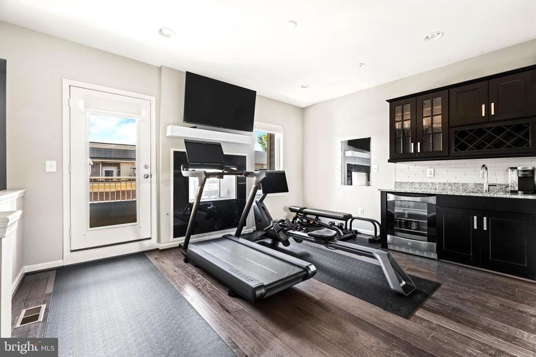 Fitness Equipment, Interior, Recessed Lighting, Wood Texture Flooring
