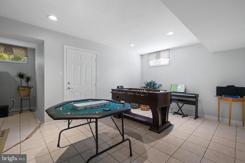 Game Room, Interior, Recessed Lighting
