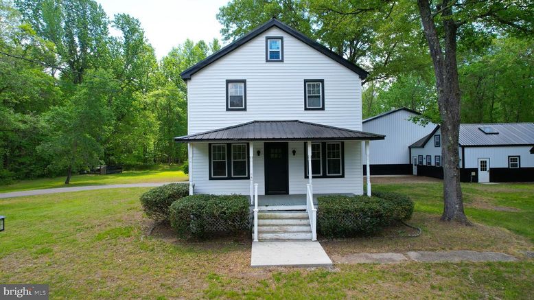 Backyard, Exterior, Facade, Farmhouse