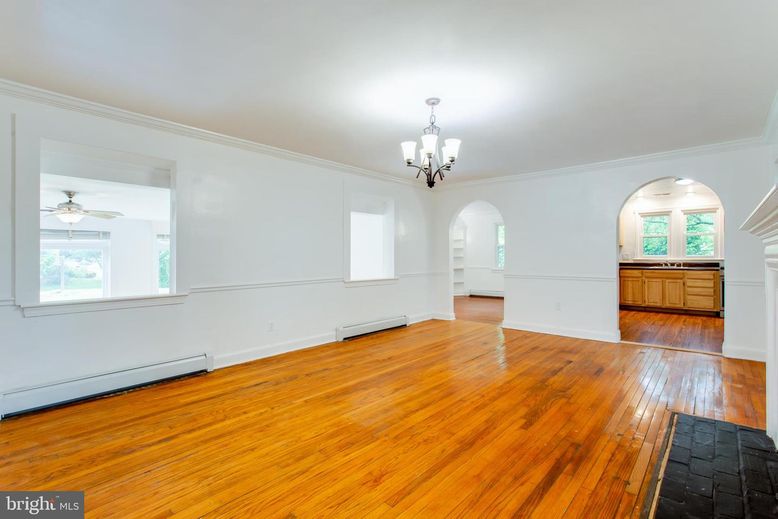 Chandelier, Empty room, Interior, Wood Texture Flooring