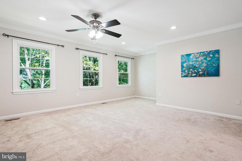 Empty room, Interior, Recessed Lighting