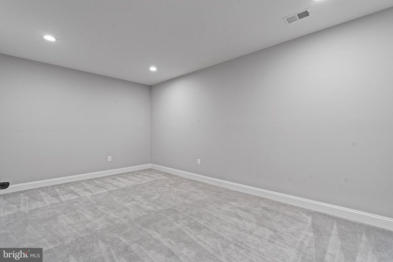 Empty room, Interior, Recessed Lighting