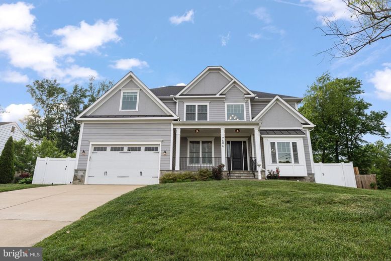 Attached, Exterior, Facade, Farmhouse