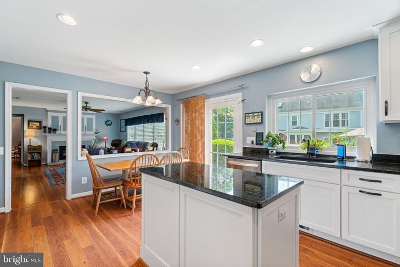 Dining room, Interior, Kitchen, Recessed Lighting, Wood Texture Flooring