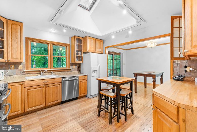 Chandelier, Dining room, Interior, Kitchen, Recessed Lighting, Wood Texture Flooring