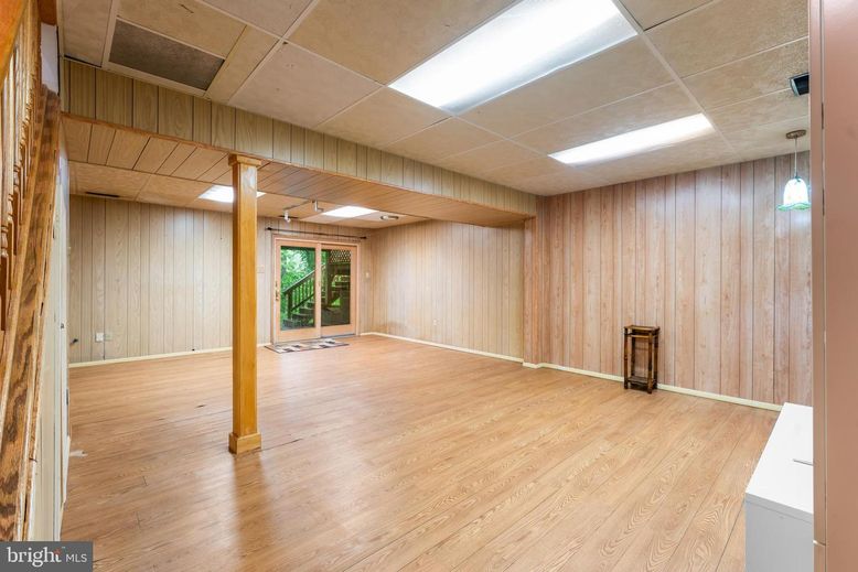 Empty room, Interior, Pendant Lights, Recessed Lighting, Wood Texture Flooring, Wooden Walls
