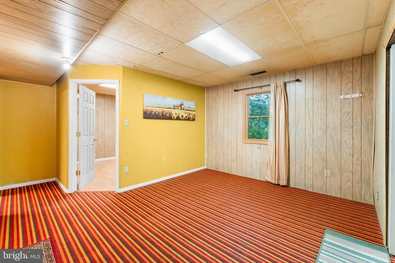 Empty room, Interior, Recessed Lighting, Wooden Walls