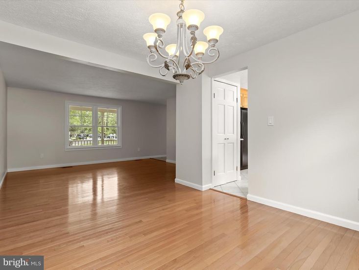 Chandelier, Empty room, Interior, Wood Texture Flooring