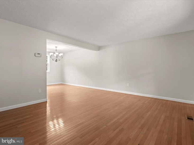 Chandelier, Empty room, Interior, Wood Texture Flooring