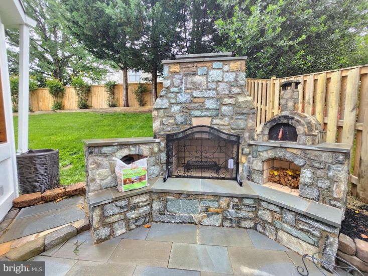 Exterior, Fireplace