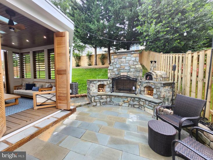 Exterior, Fireplace