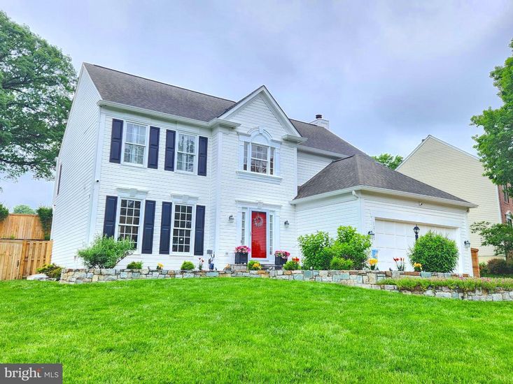 Attached, Backyard, Exterior, Facade, Farmhouse