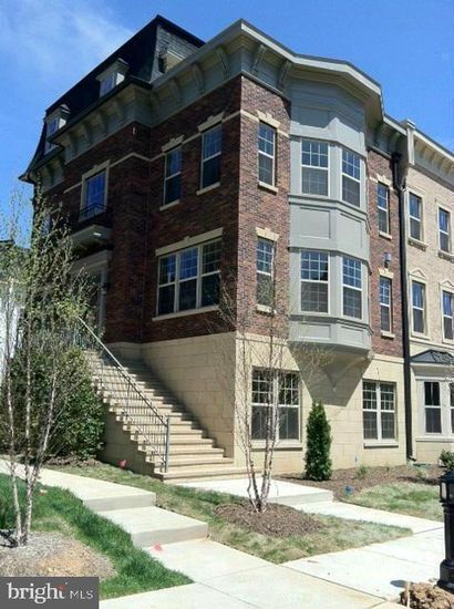Exterior, Facade, Brick Facade, Rowhouse