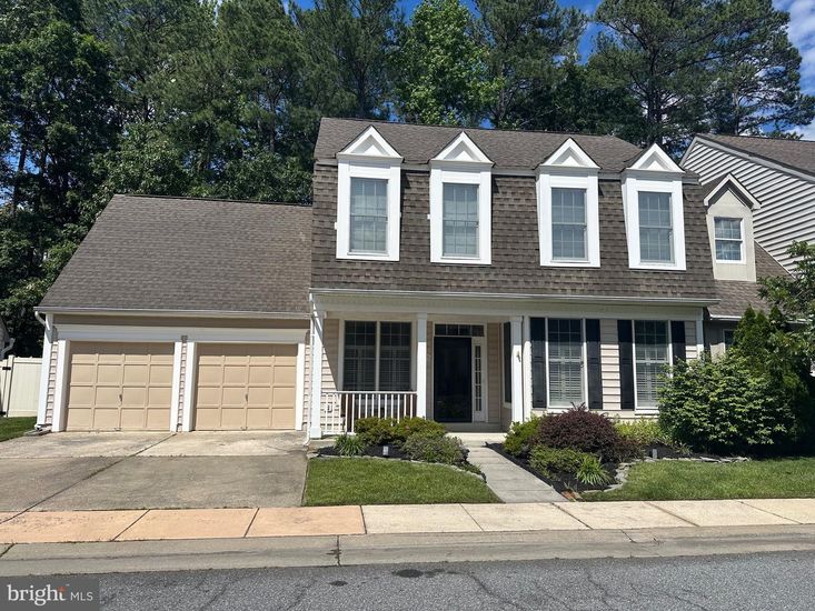Attached, Exterior, Facade, Cape Cod