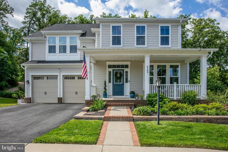 Attached, Exterior, Facade, American Foursquare