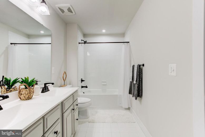 Bathroom, Interior, Recessed Lighting