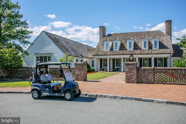 Exterior, Facade, Brick Facade, Cape Cod