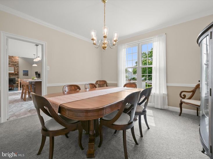 Chandelier, Dining room, Fireplace, Interior, Pendant Lights