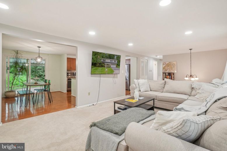 Dining room, Interior, Kitchen, Living room, Pendant Lights, Recessed Lighting, Wood Texture Flooring