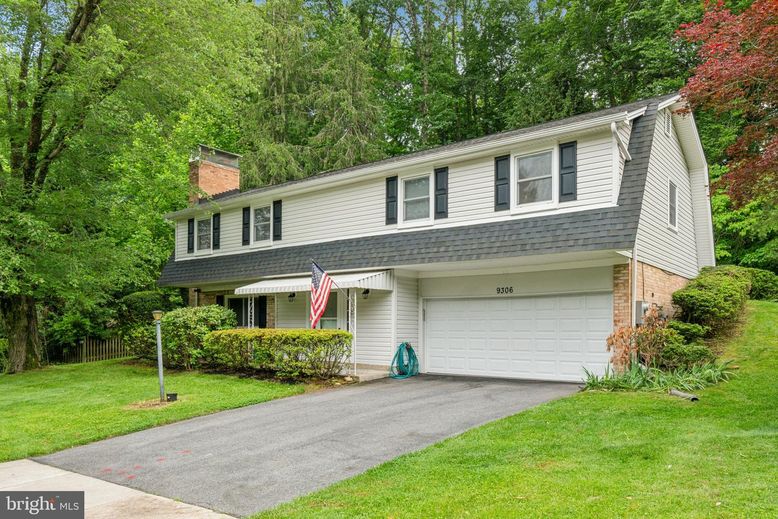 Attached, Exterior, Facade, Raised Ranch