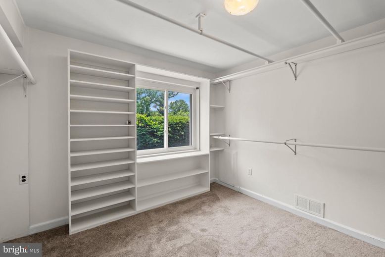 Empty room, Interior, Walk-in Closets