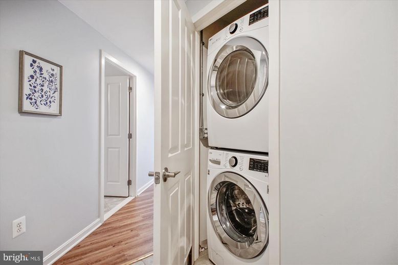 Interior, Utility Closets, Washer, Wood Texture Flooring