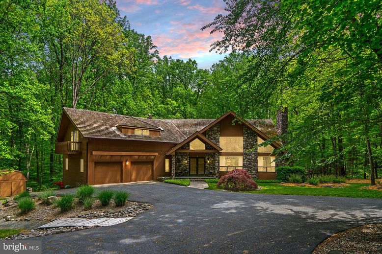 Attached, Exterior, Facade, Log Home