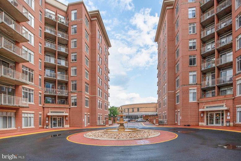 Exterior, Facade, Condo Building