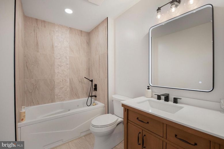 Bathroom, Interior, Recessed Lighting