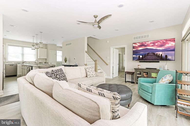 Interior, Kitchen, Living room, Pendant Lights, Recessed Lighting, Wood Texture Flooring
