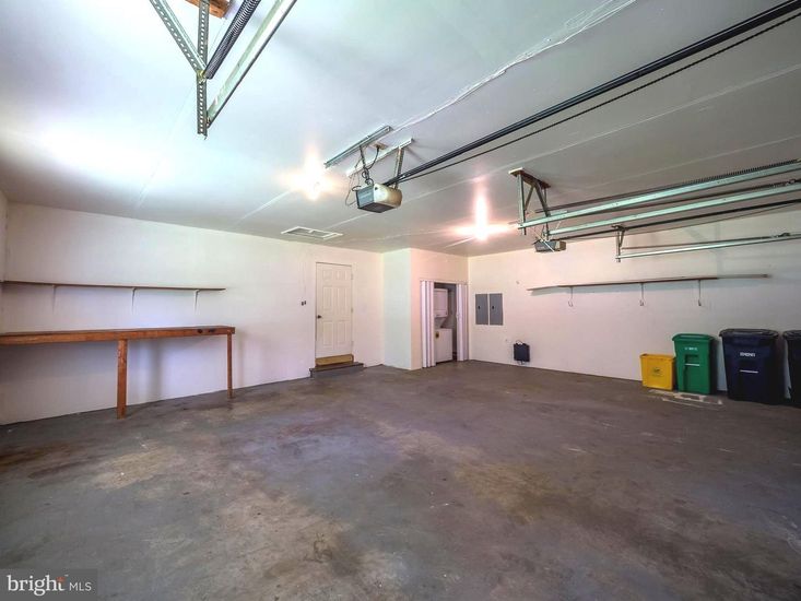 Garage, Interior