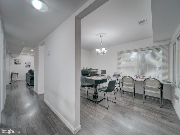 Chandelier, Dining room, Interior, Recessed Lighting, Wood Texture Flooring