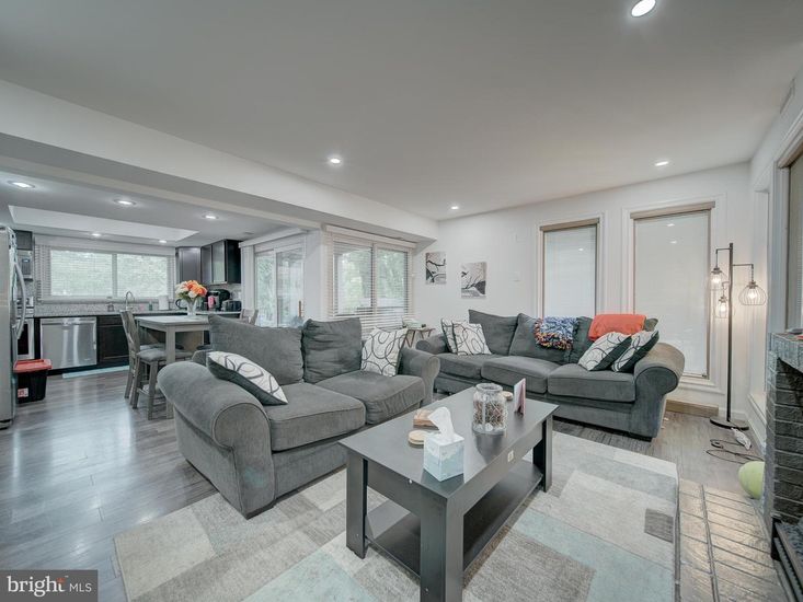 Dining room, Interior, Kitchen, Living room, Recessed Lighting, Stainless Steel Appliances, Wood Texture Flooring