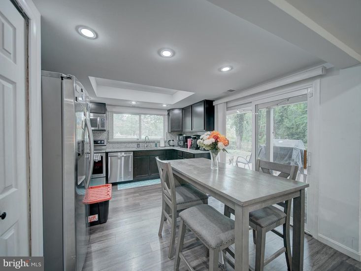 Dining room, Interior, Kitchen, Recessed Lighting, Stainless Steel Appliances, Wood Texture Flooring