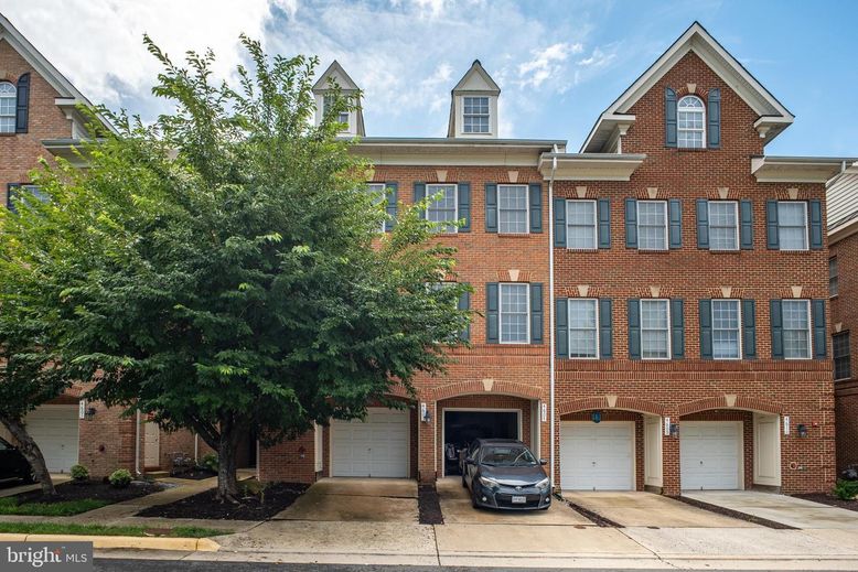 Attached, Exterior, Facade, Brick Facade, Rowhouse